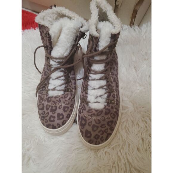 New HTF BILLABONg cheetah Fur High Tops 10 - Picture 1 of 6